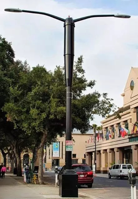 國外23個智慧燈杆項目大匯總 3.webp.jpg